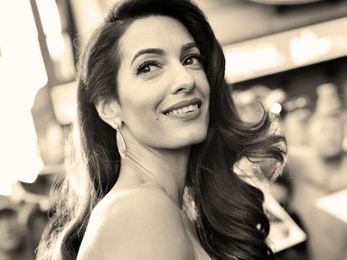 George Clooney felesége folyamatosan tarol! De mi a titka Amal Clooney sikerének? Divatszakértő elemezte a stílusát