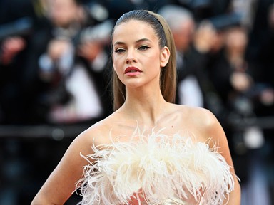 Palvin Barbara gyönyörű a legújabb videójában, akár egy istennő, úgy fest a felvételen