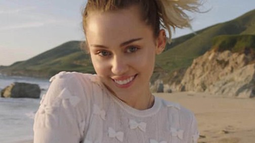 Pajkos szerelmi vallomás Miley Cyrus új dala