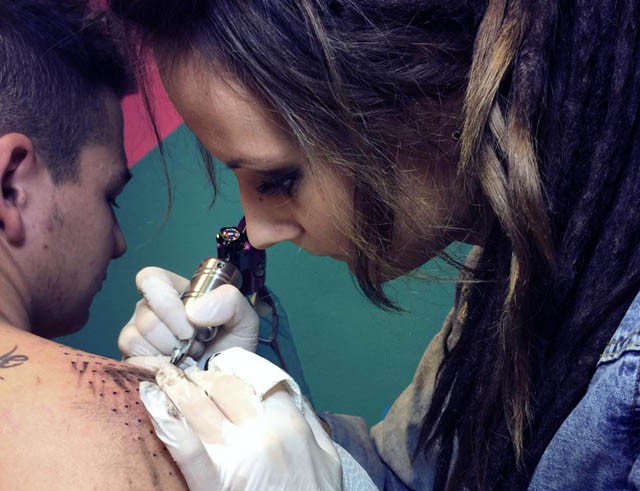 tetoválás, tetováló szalon, wonderland, wonderland tattoo, tetováló lányok, tetkó