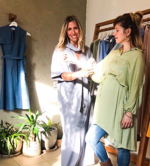 Cakó Kinga kedvenc kávézójában kezdte a napot kutyusával