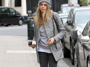 Cara Delevingne a monokróm királynő