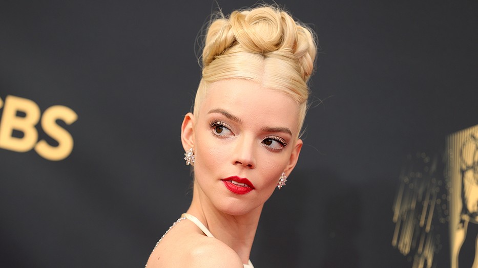 Anya Taylor-Joy Disney hercegnőként vonult be a 2021-es Emmy gálára