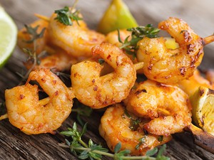 Finom grillezett garnélanyárs, ami a grillszezon kedvenc fogása lesz