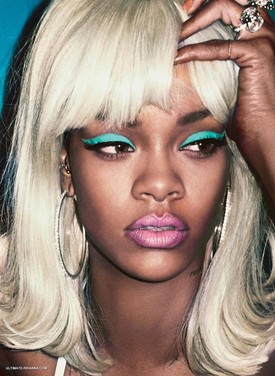 Rihanna tökéletes teste a V címlapján