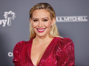 Hilary Duff meztelenül pózol címlapon, de fontos üzenete is van