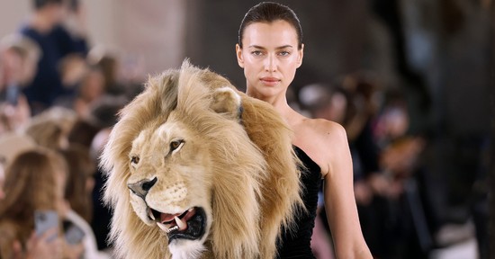 Divat helyett sokszor csak botrányokról szólnak a kifutók, de rendben van ez így?