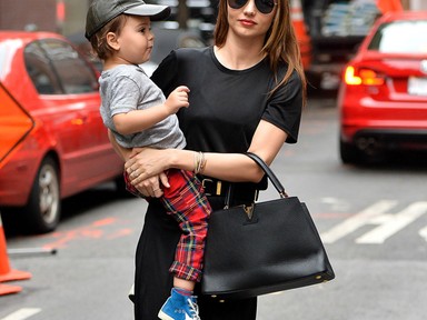 Miranda Kerr talpig feketében is tökéletes