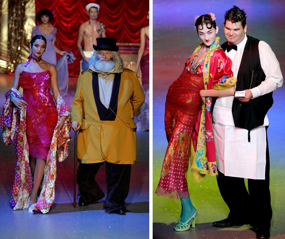 A tervező az egyik John Galliano ready to wear kollekció show-ján érdekes, egyedi megoldásként "furcsa párokat" vonultatott fel a kifutón: szokatlan megjelenésű, az életből (és nem a divatvilágból) vett párt állított minden modell mellé, izgalmas hangsúlyt adva a ruháknak.