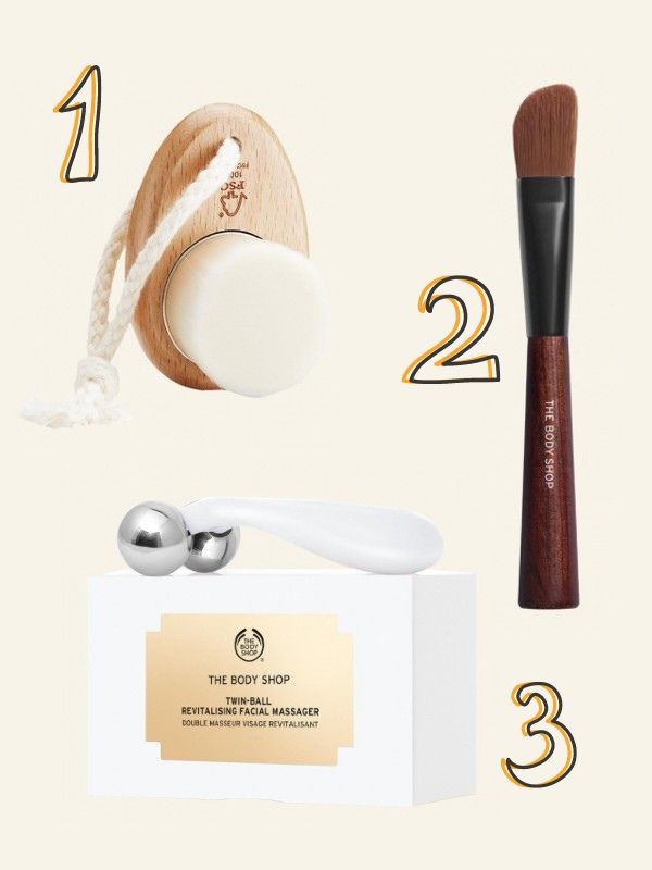 1. Puha arctisztító kefe THE BODY SHOP 4690 Ft 2. Arcmaszk ecset THE BODY SHOP 6490 Ft 3. Oils Of Life revitalizáló arcroller THE BODY SHOP 8590 Ft