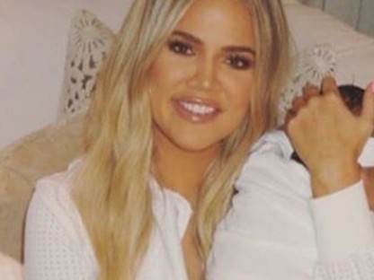 Khloé Kardashian angyali nyusziként mutogatja kislányát! 
