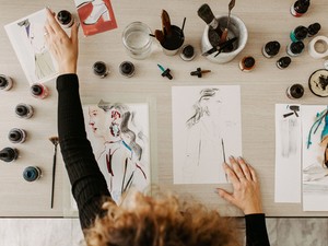 Dobd fel a falad divatillusztrációkkal: interjú Hajdú Anettel, az Illustri Studio tulajdonosával