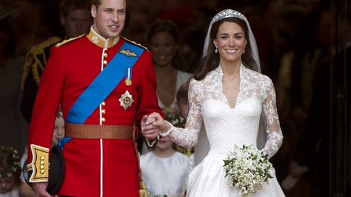 Az Alexander McQueen márka ellopta Kate Middleton esküvői ruhájának terveit! Ezt állítja egy angol tervező