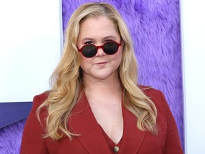 Amy Schumer soha nem volt még ilyen karcsú: miniszoknyában mutatta meg hosszú lábait