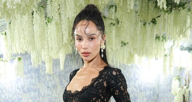 Zoë Kravitz testét csak áttetsző csipke borítja, káprázatos meztelenruhában érkezett a Met-gálára