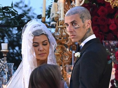 Ilyen miniruhában ment férjhez Kourtney Kardashian