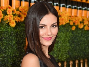 Megtalálta a tökéletes fürdőruhát a bájos színésznő