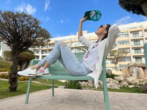 Köböl Anita műsorvezető a mai laza szettjét egy könnyű zakóval teszi izgalmassá