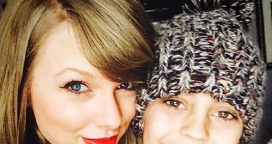 Szívszorító! Taylor Swift meglepetése a haldokló rajongónak
