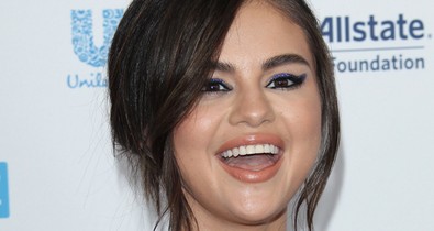 Ezt csinálta Selena Gomez ahelyett, hogy Justin Bieber feleségével pózolt volna a vörös szőnyegen