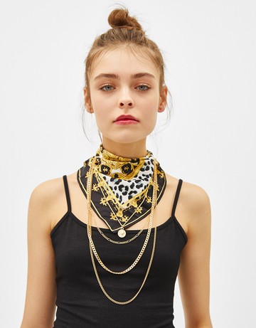 Mini kendő nyakláncokkal BERSHKA 3995 Ft