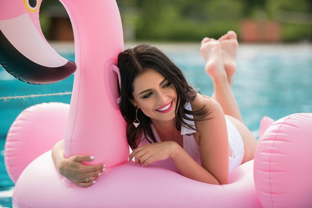 Bombaformában strandol Lola!