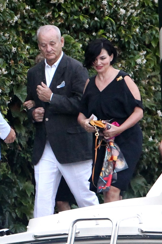 Amal Clooney hálóingben ment vacsorázni George Clooney-val