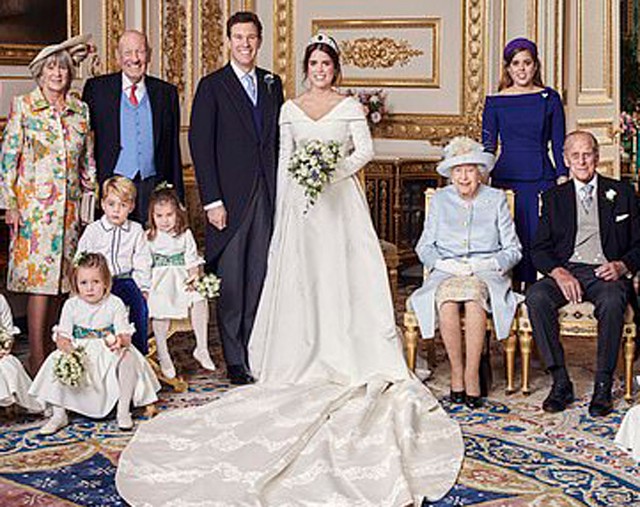 A királyi család új, hivatalos fotója egyáltalán nem olyan boldog és idilli, mint elsőre tűnik...