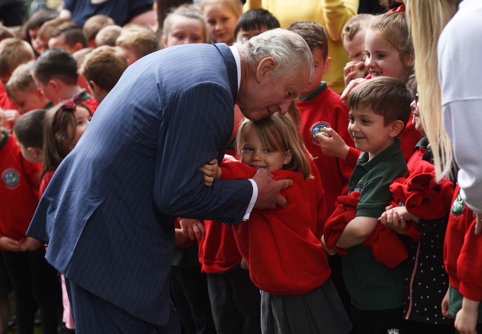 Károly király szívmelengető fotója bizonyítja: nagyon sok érzelem van benne