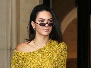 Fel kell tennünk a kérdést: hol kukáztad ezeket a rettenetes holmikat Kendall Jenner?