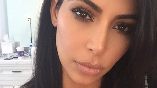 Kim Kardashian az év frizurájával