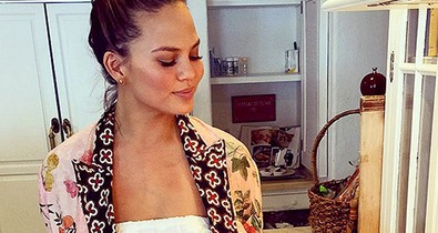 Mintha mi sem történt volna: Chrissy Teigen máris bombaformában a szülés után