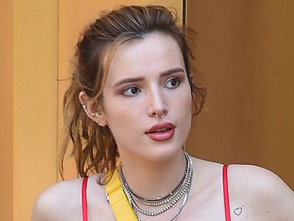 Bella Thorne a hosszú hónaljszőrével menőzik