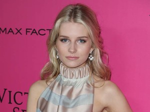 Kate Moss húga cicivillantós szettben a vörös szőnyegen