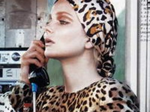 Szőke háziasszony lett Enikőből!