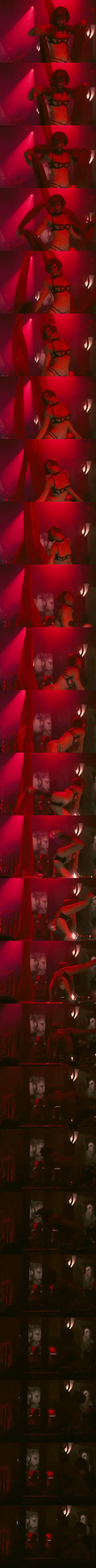 Ki gondolta volna a mindig visszafogott Jessica Bielről, hogy a filmjei között bizony sztriptíztáncosnőt is alakított. Bár A kék szoba című film igazi dráma, a színésznő vetkőzős táncai azért elég forróak lettek