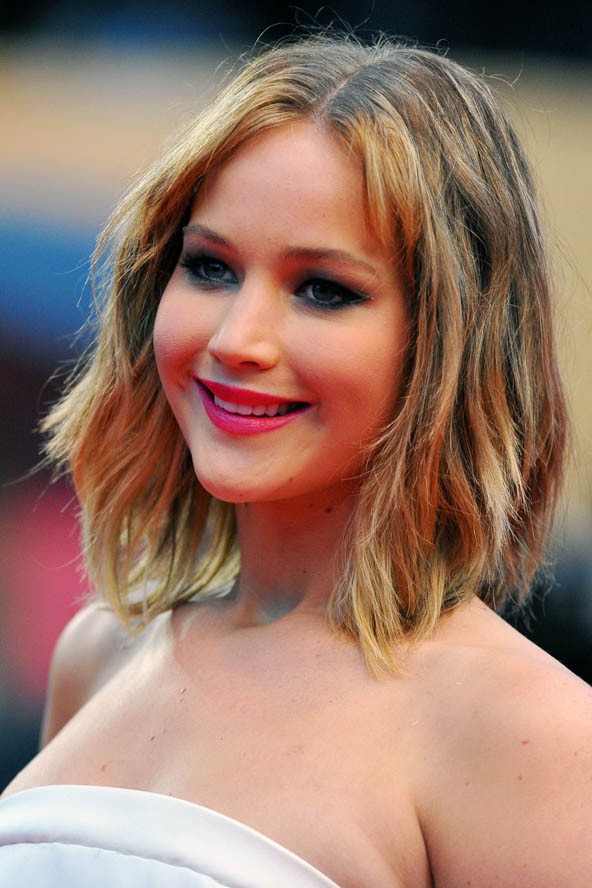 Nagyon fiatalos és bájos ezzel a frizurával.