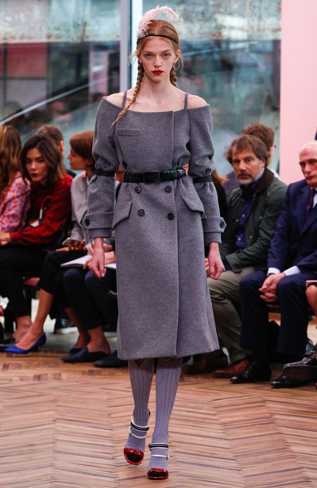 Cuki vagy ciki? Hódít a szandál-zokni trend!