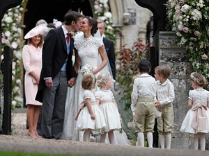 Nem hiszed el, mennyire édes György herceg és Sarolta hercegnő Pippa esküvőjén