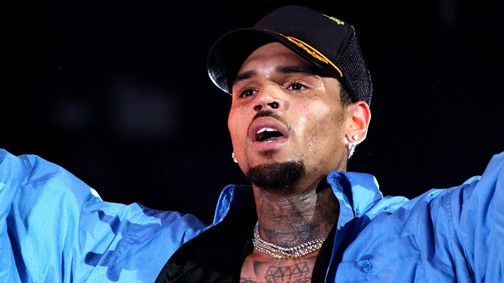 Chris Brown két haverjával együtt erőszakolta meg a 24 éves lányt