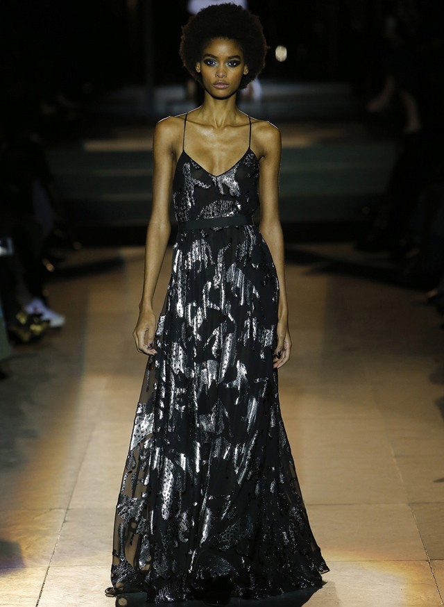 Csaknem 40 után leköszön a divattervező-legenda