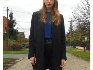 Karácsonyi vásárhoz öltözött a modell