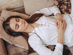 A hang, amitől pillanatok alatt azonnal elalszol majd, pedig nem is gondolnál rá így