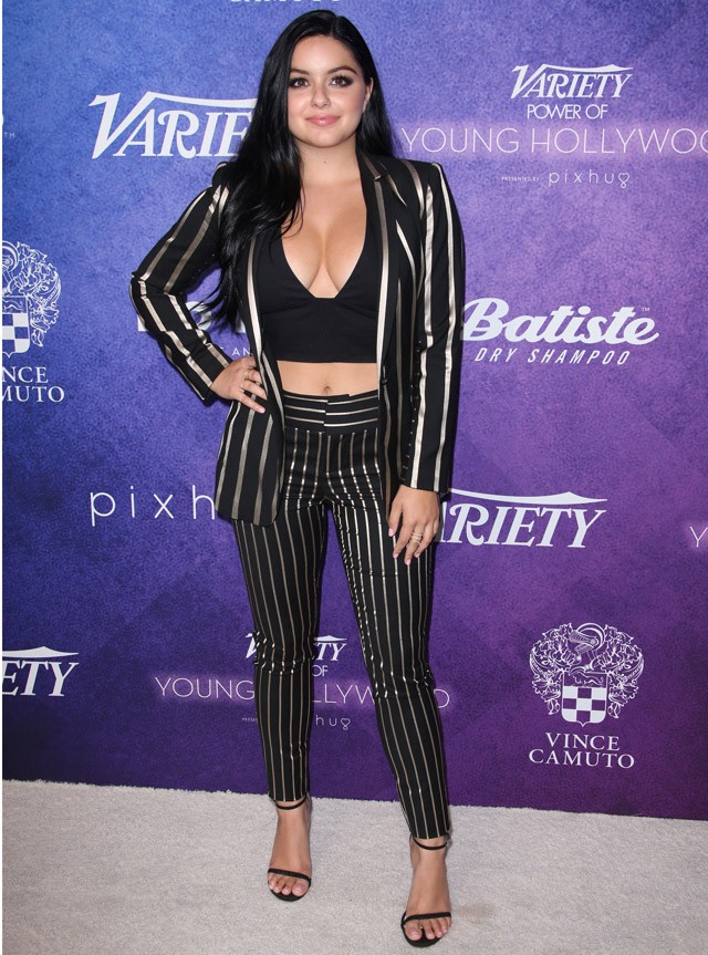 ariel winter, modern család, vörös szőnyeg, dekoltázs, testalkat, melle, fiatal hollywood