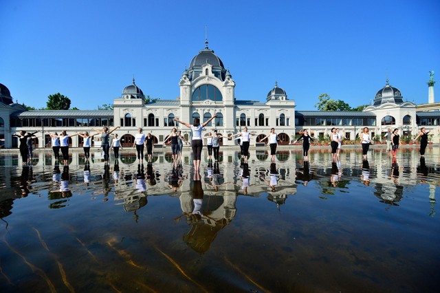 A hétvégén a Városligeti-tavon jógáztunk