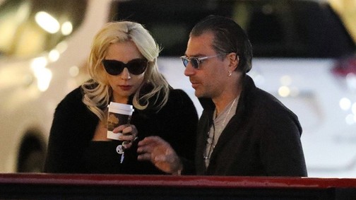 Lady Gagát egy bevásárlókocsiban tologatták, de miért?