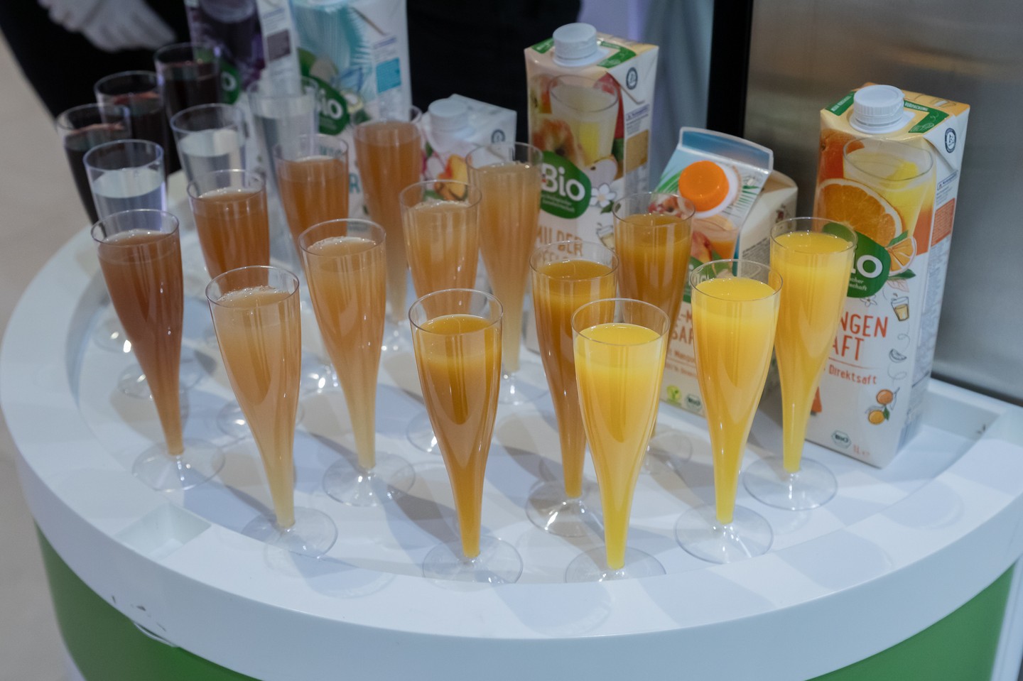 A dm bio welcome italokkal várta a boltba érkezőket 