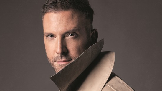 Hol kezdődik a meztelenruha, és miért teheti meg egy filmfesztivál, hogy betiltja? Merő Péter divattervező válaszol