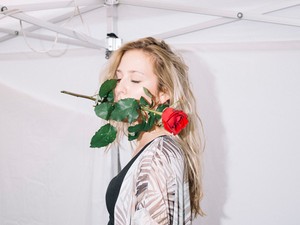 ´A szeretet a jelenben történik´