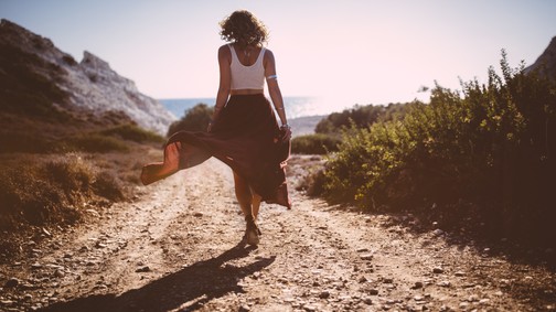 Megéri belevágni: Ez történik a testeddel, ha naponta 10 perc sétával indítod a napodat